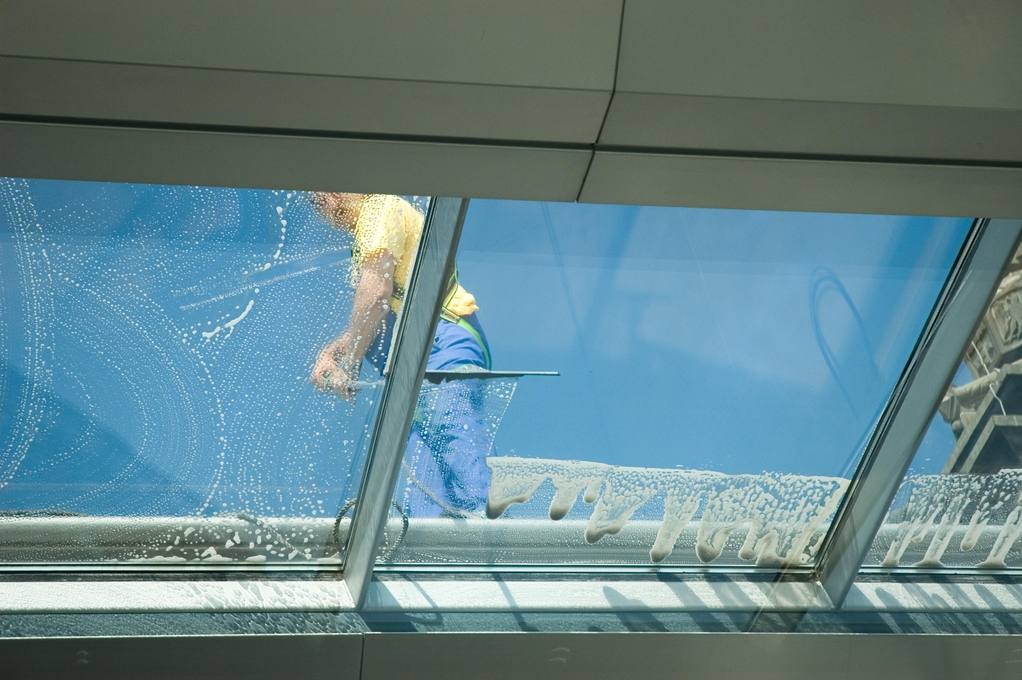Sonderfall Dachfenster und Wintergärten Tipps für schwer erreichbare Flächen