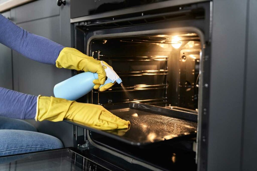 Backofen reinigen ohne Chemie Die beste Anleitung mit Hausmitteln